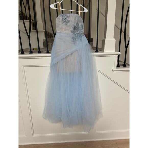 BCBGMAXAZRIA Women's Skyway Strapless Tulle Gown Long Evening Dress Size 2 - Picture 5 of 9